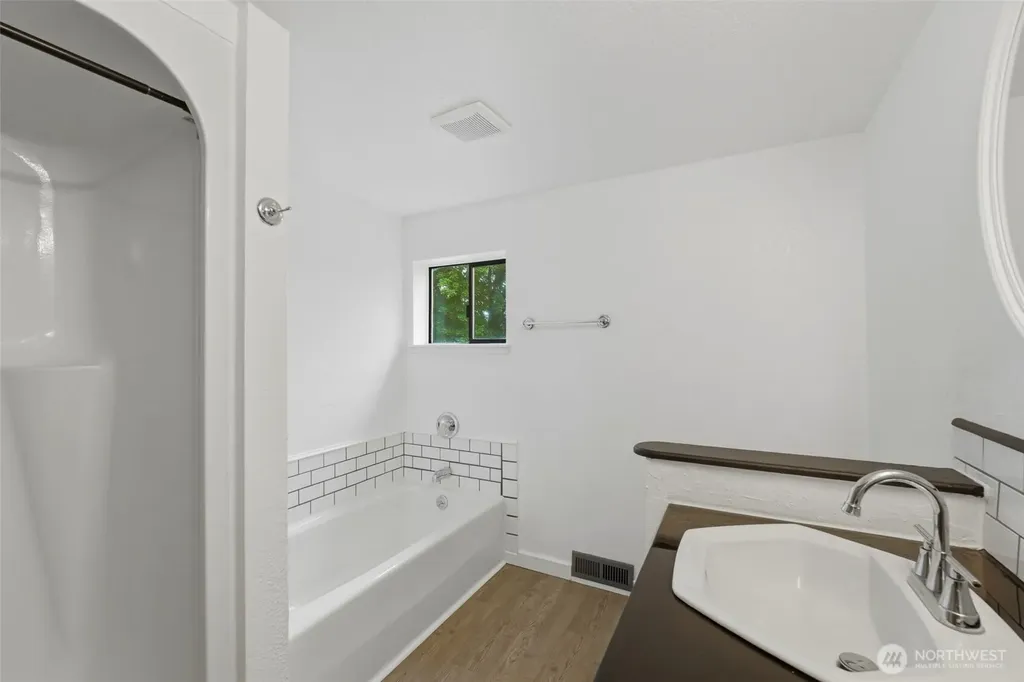 200 N Schaufler Lane Lilliwaup WA 98555