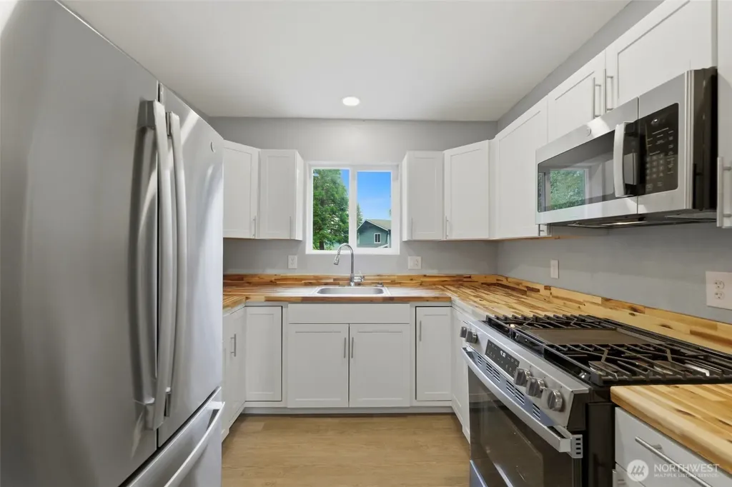 200 N Schaufler Lane Lilliwaup WA 98555