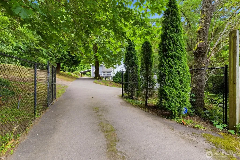 200 N Schaufler Lane Lilliwaup WA 98555