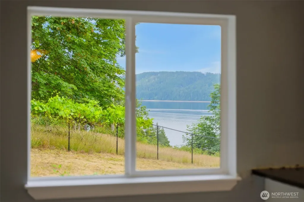 200 N Schaufler Lane Lilliwaup WA 98555
