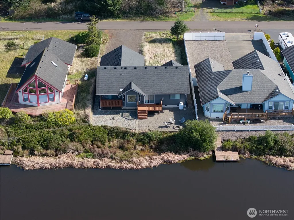 673 Island Circle SE Ocean Shores WA 98569