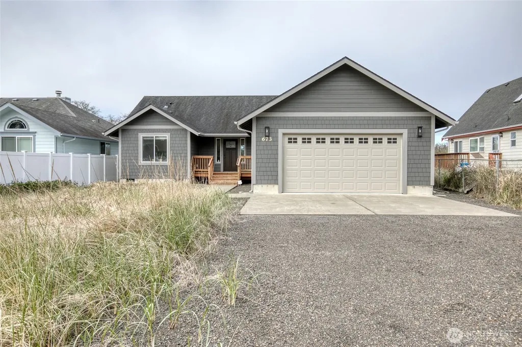 673 Island Circle SE Ocean Shores WA 98569