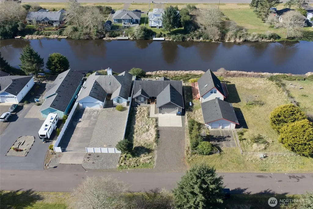 673 Island Circle SE Ocean Shores WA 98569