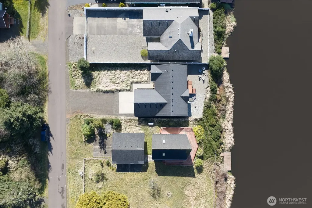 673 Island Circle SE Ocean Shores WA 98569