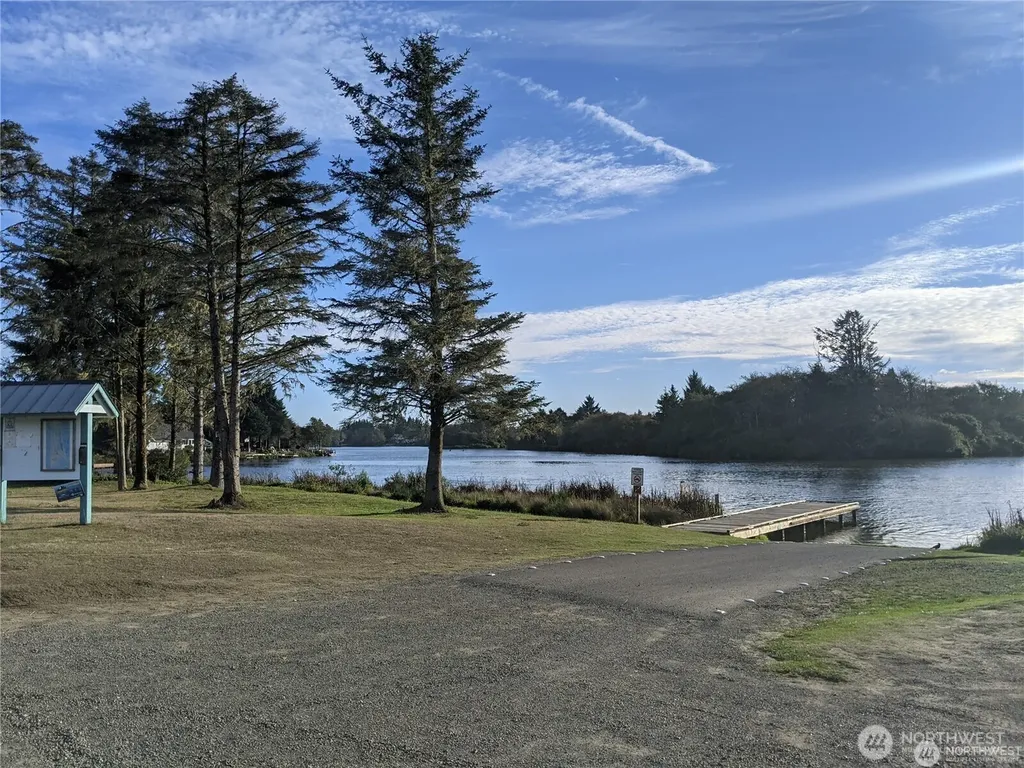 673 Island Circle SE Ocean Shores WA 98569