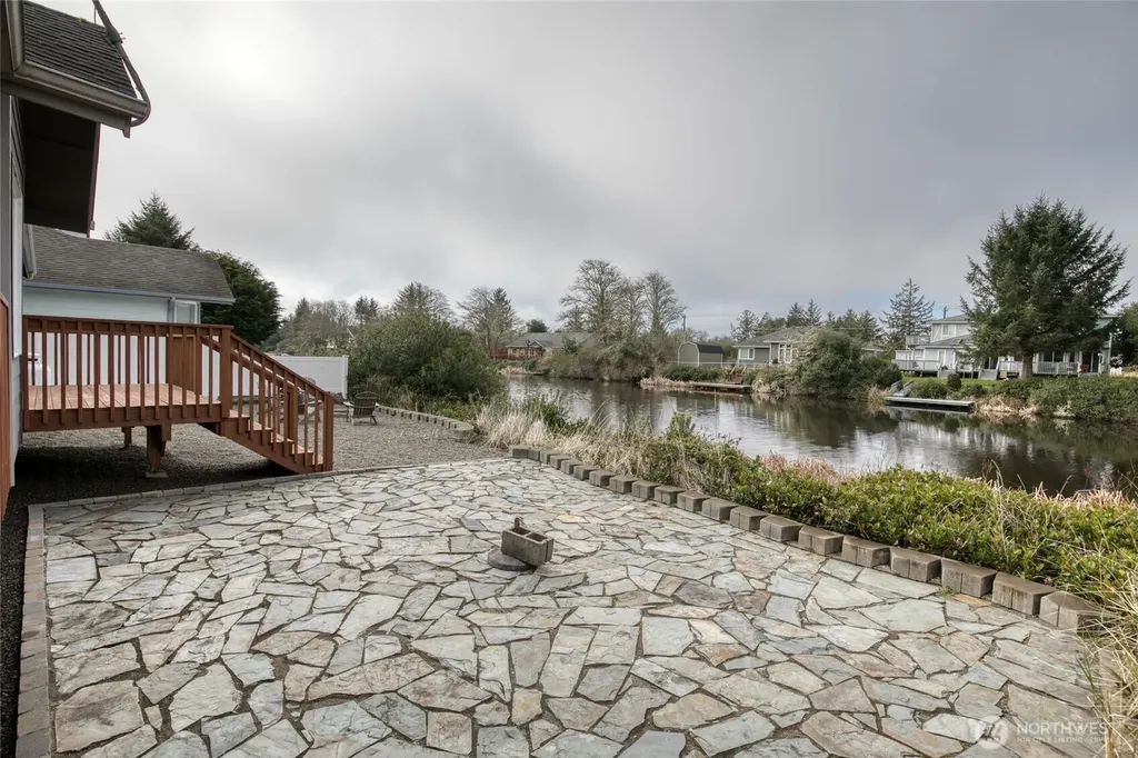 673 Island Circle SE Ocean Shores WA 98569