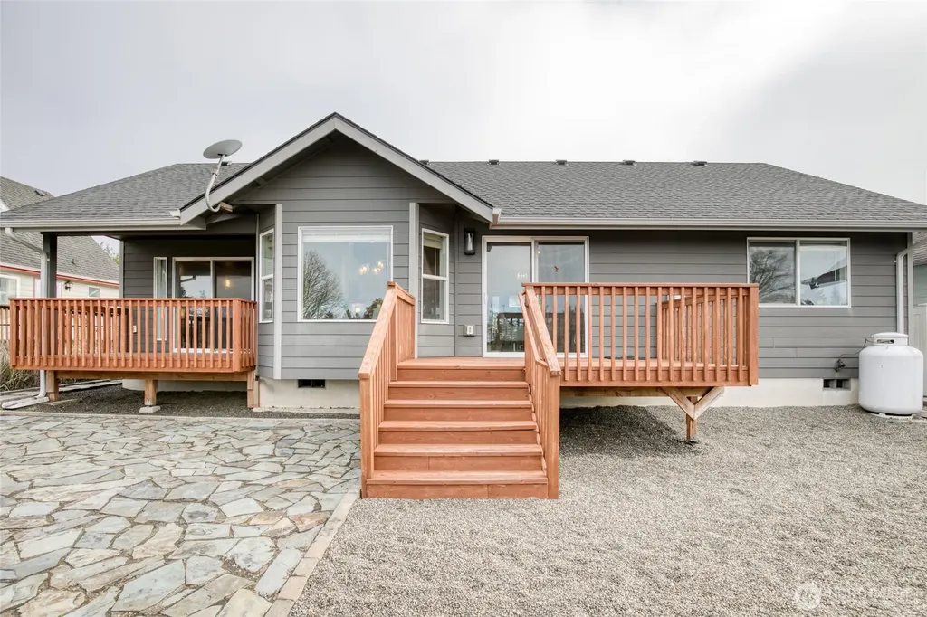 673 Island Circle SE Ocean Shores WA 98569