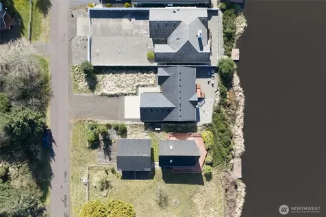 673 Island Circle SE Ocean Shores WA 98569