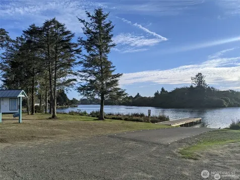 673 Island Circle SE Ocean Shores WA 98569