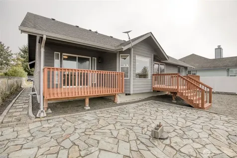 673 Island Circle SE Ocean Shores WA 98569