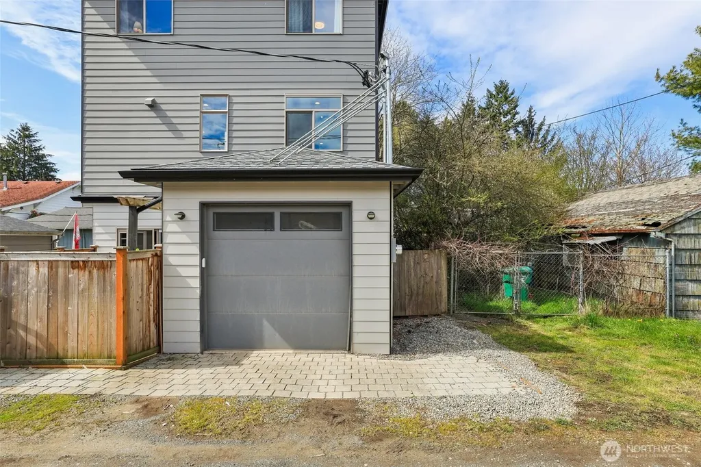 8410 17th Avenue SW Seattle WA 98106