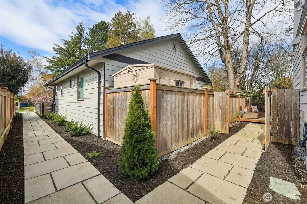 8410 17th Avenue SW Seattle WA 98106