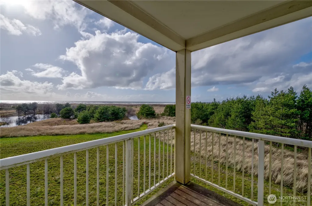 501 Shoreview Dr S Long Beach WA 98631
