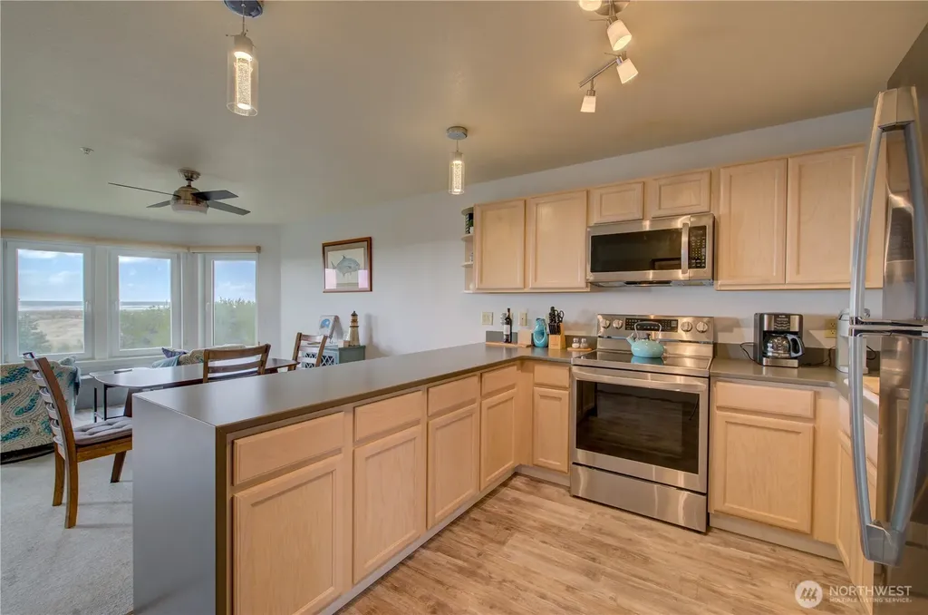 501 Shoreview Dr S Long Beach WA 98631