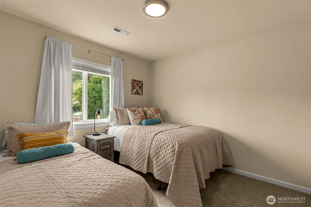 617 E Wapato Avenue Chelan WA 98816