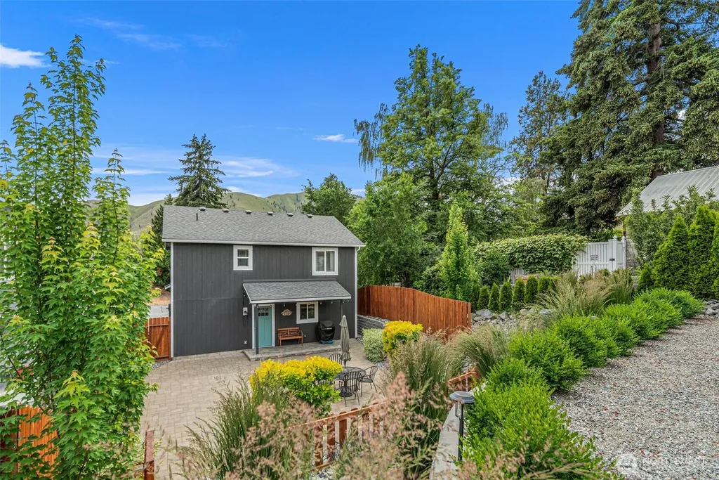 617 E Wapato Avenue Chelan WA 98816