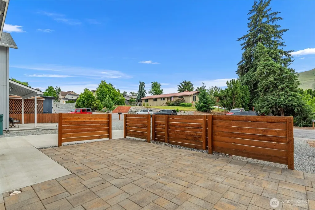 617 E Wapato Avenue Chelan WA 98816