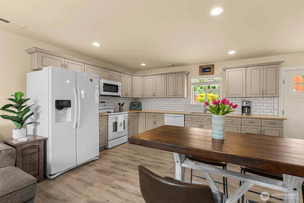 617 E Wapato Avenue Chelan WA 98816