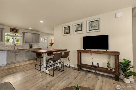 617 E Wapato Avenue Chelan WA 98816