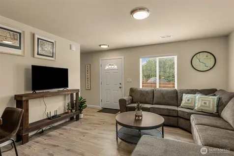 617 E Wapato Avenue Chelan WA 98816