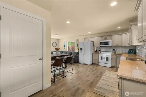 617 E Wapato Avenue Chelan WA 98816