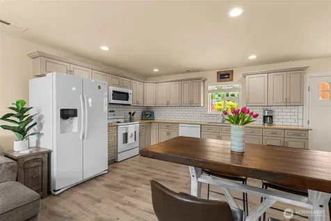617 E Wapato Avenue Chelan WA 98816