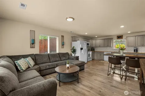 617 E Wapato Avenue Chelan WA 98816