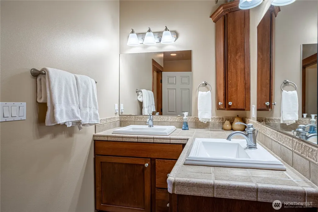 123 Red Hawk Drive Orondo WA 98843