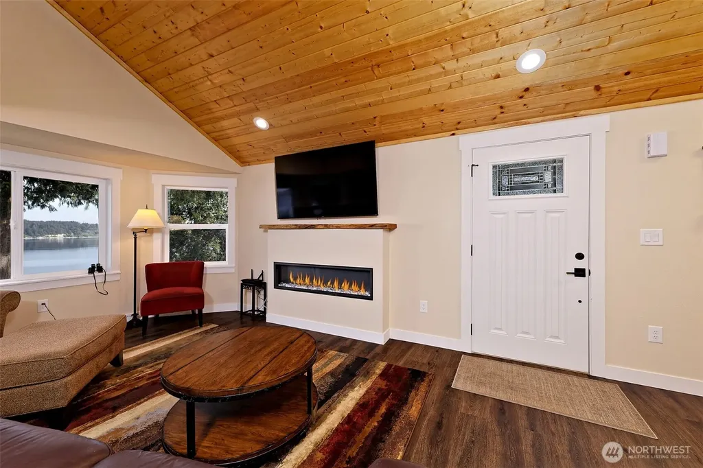 187 E Vineyard Crest Road Grapeview WA 98546