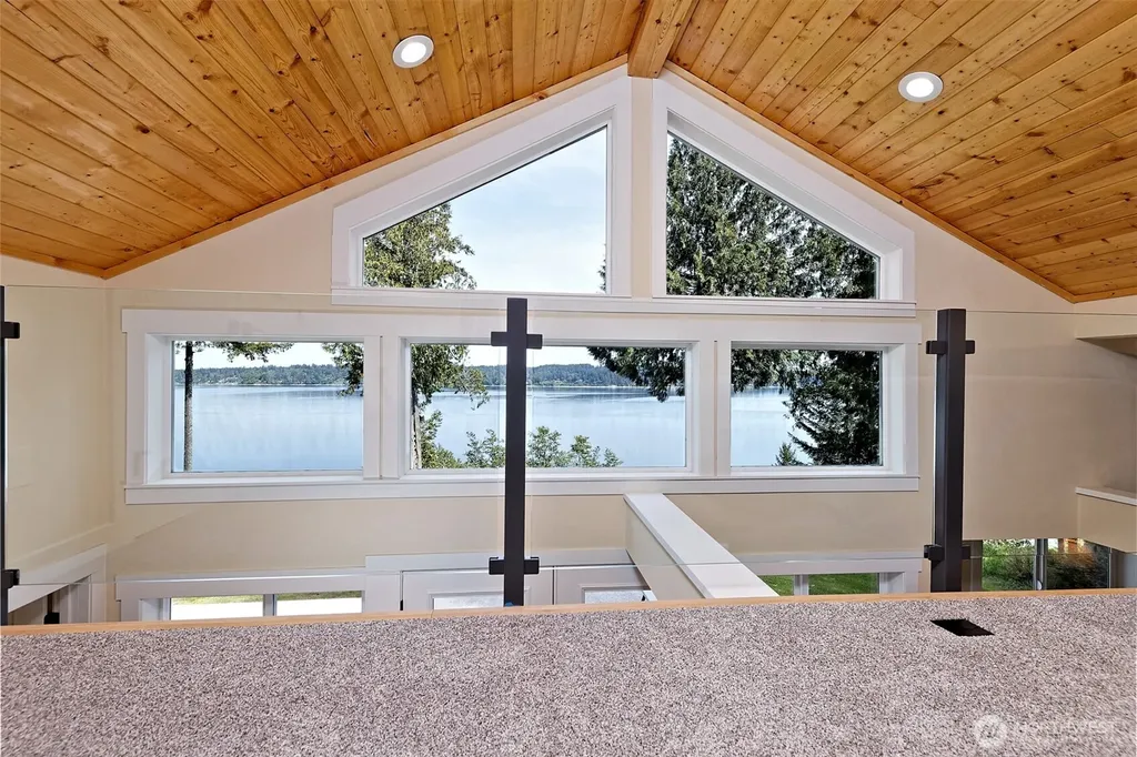 187 E Vineyard Crest Road Grapeview WA 98546
