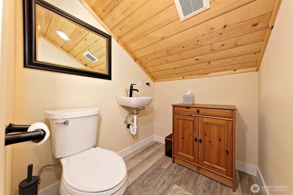 187 E Vineyard Crest Road Grapeview WA 98546