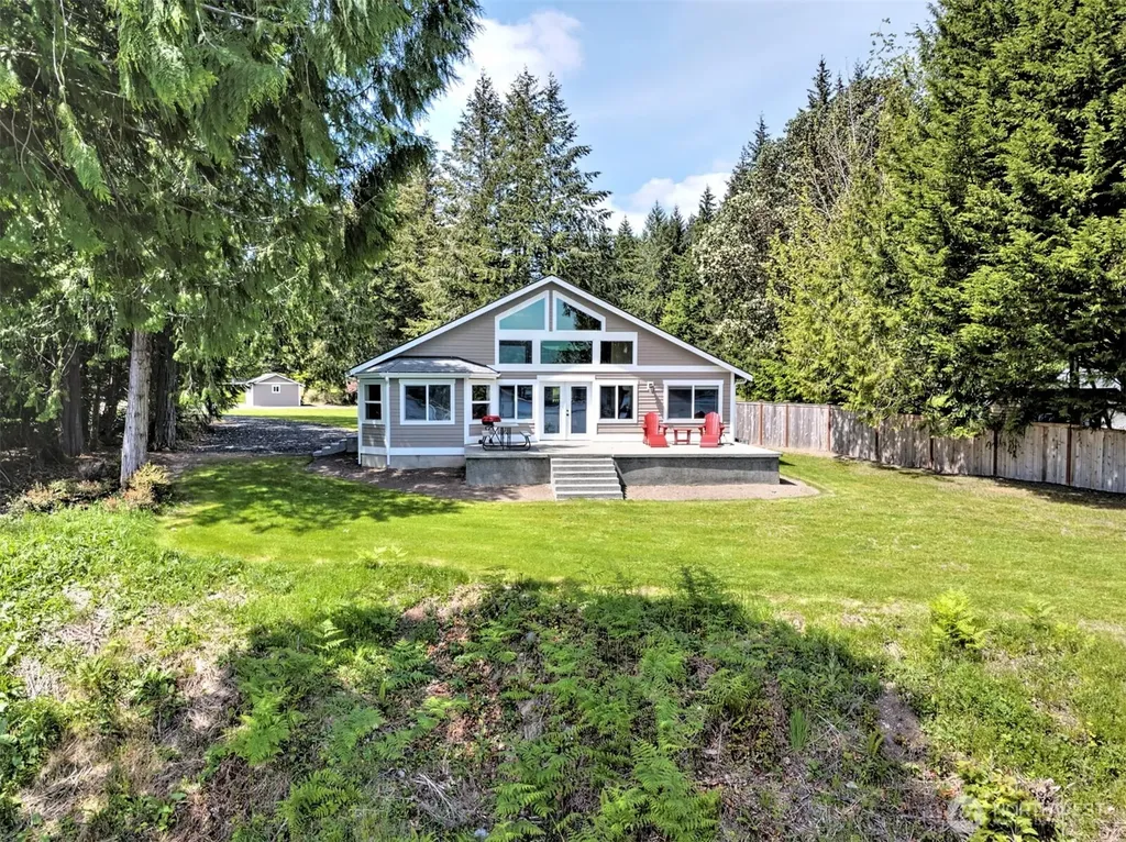 187 E Vineyard Crest Road Grapeview WA 98546
