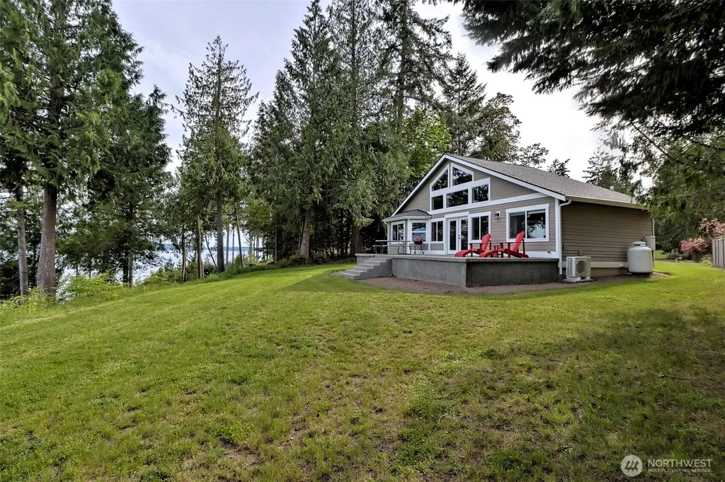 187 E Vineyard Crest Road Grapeview WA 98546