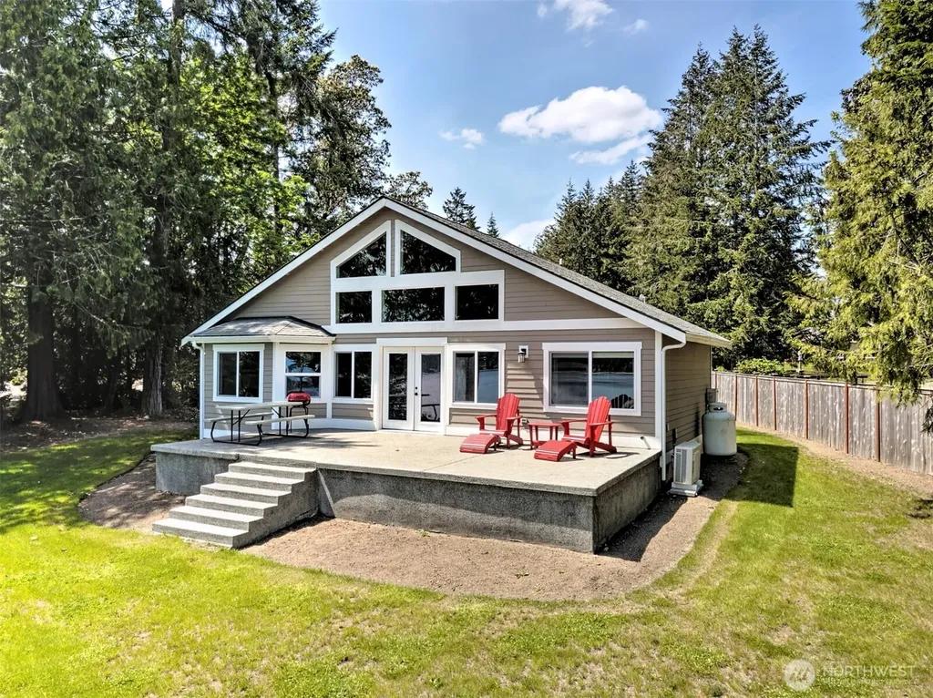 187 E Vineyard Crest Road Grapeview WA 98546