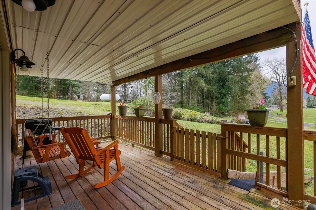 27 Olson Road Quinault WA 98575