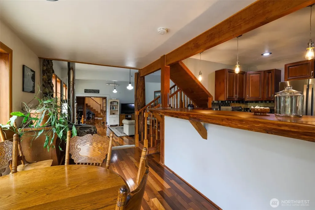 27 Olson Road Quinault WA 98575