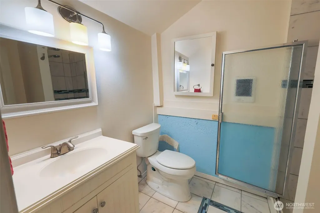 27 Olson Road Quinault WA 98575