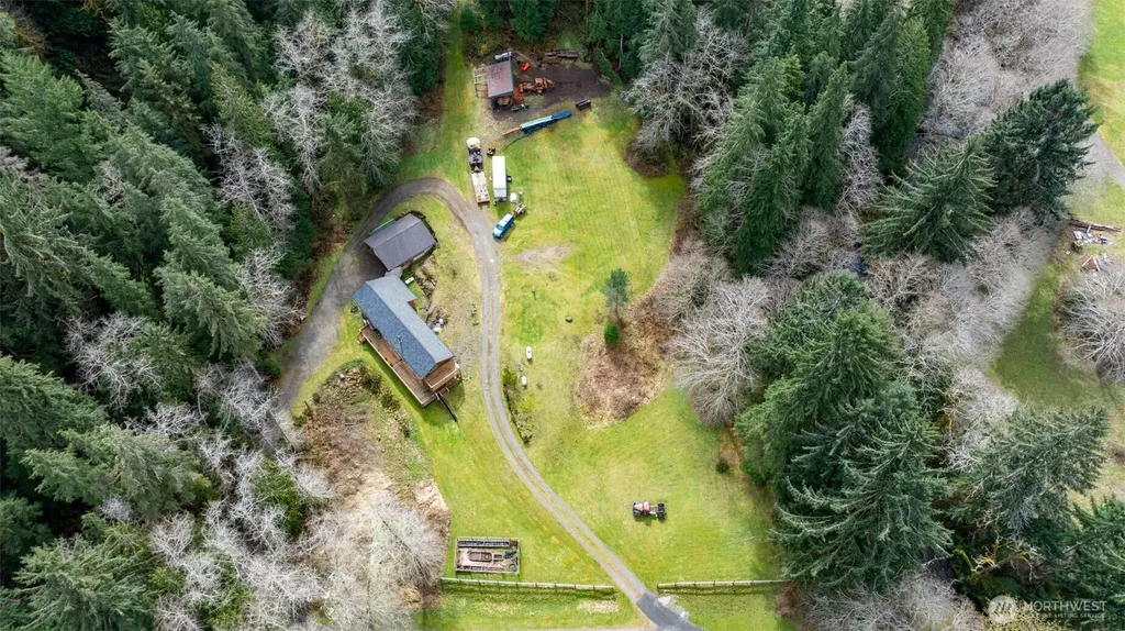 27 Olson Road Quinault WA 98575