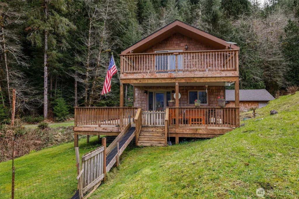 27 Olson Road Quinault WA 98575