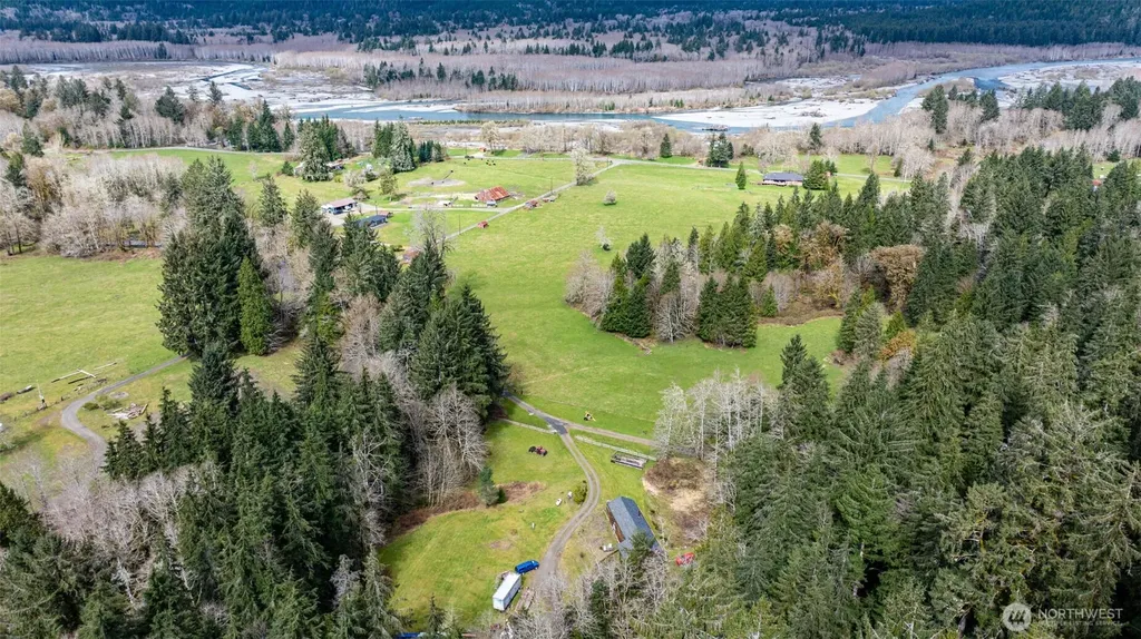 27 Olson Road Quinault WA 98575