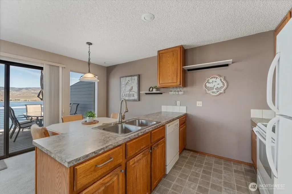 4056 Lakeveiw Place Chelan WA 98816