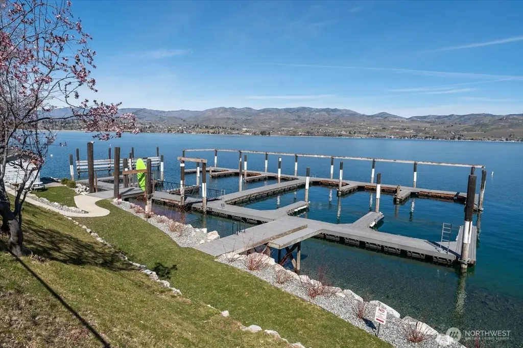 4056 Lakeveiw Place Chelan WA 98816