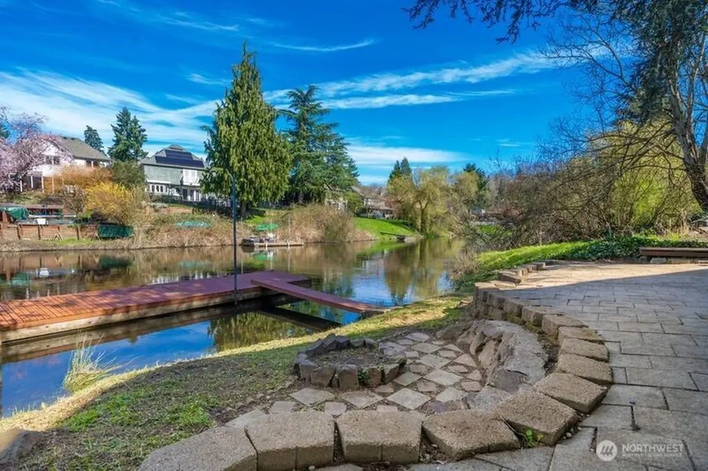 11028 E Riverside Drive Bothell WA 98011