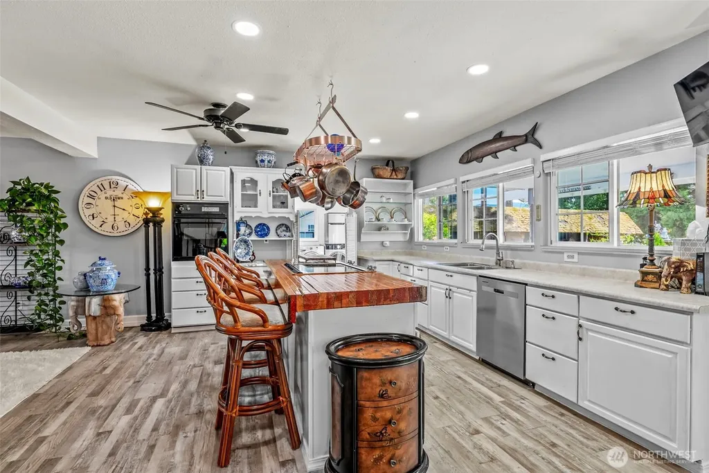 10 E Sunny Sands Road Cathlamet WA 98612