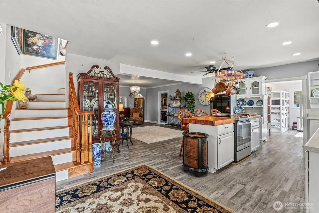 10 E Sunny Sands Road Cathlamet WA 98612