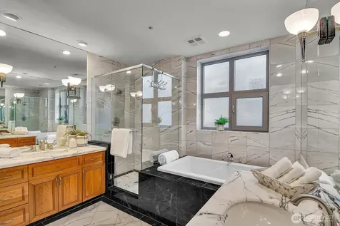 1374 Alki Avenue SW Seattle WA 98116