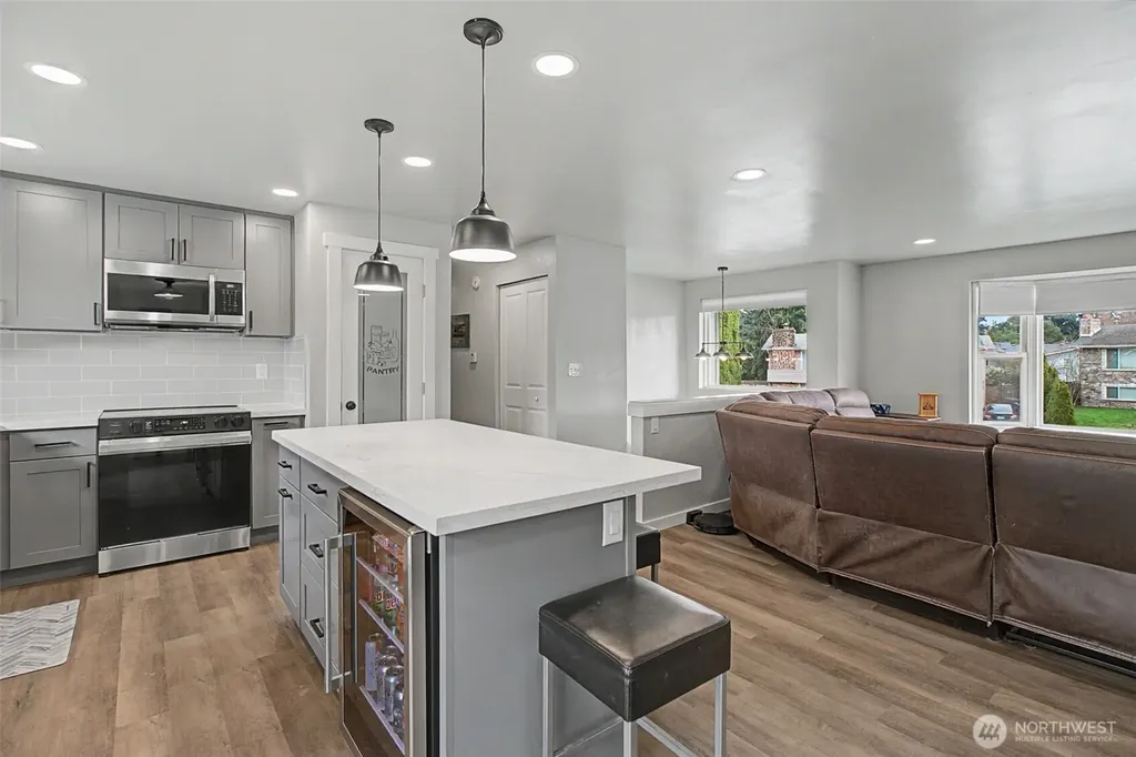 33831 37th Avenue SW Federal Way WA 98023