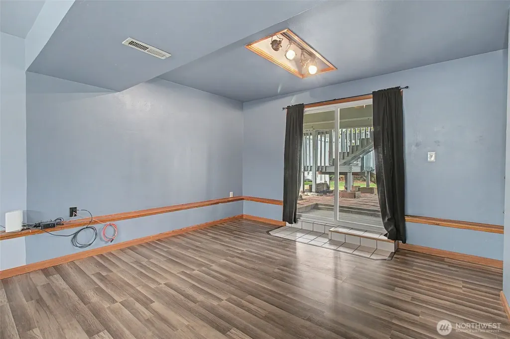 33831 37th Avenue SW Federal Way WA 98023