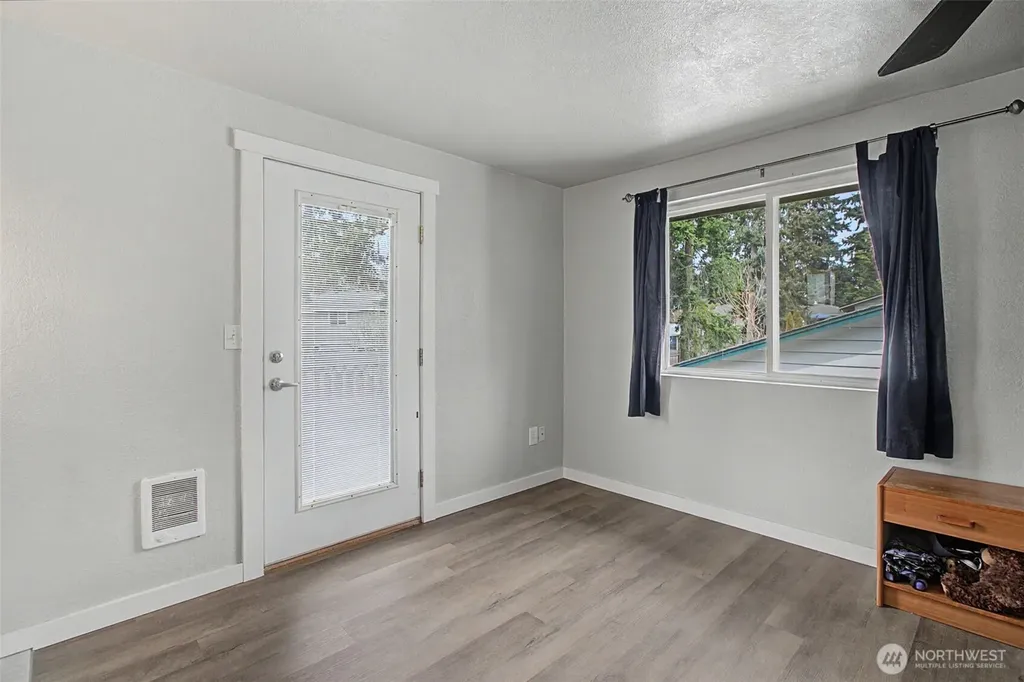 33831 37th Avenue SW Federal Way WA 98023
