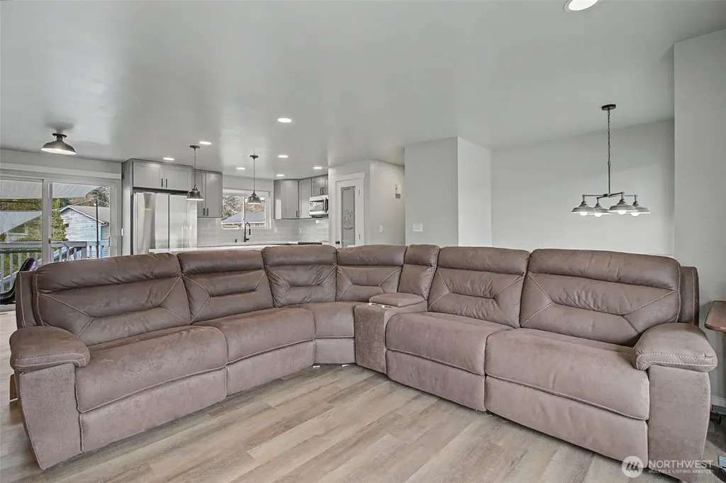 33831 37th Avenue SW Federal Way WA 98023